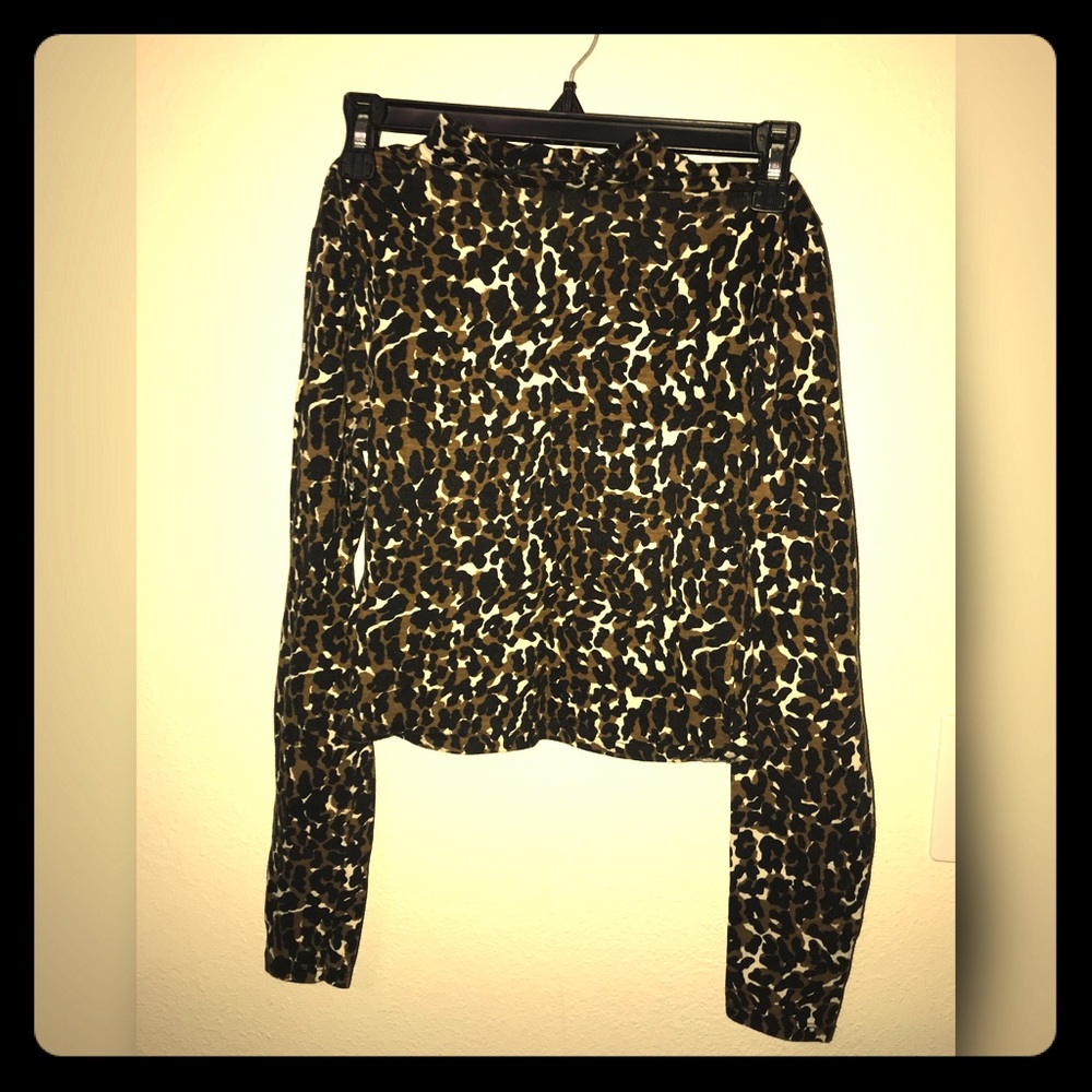 Turtle neck cheetah print crop top 🤙🏽